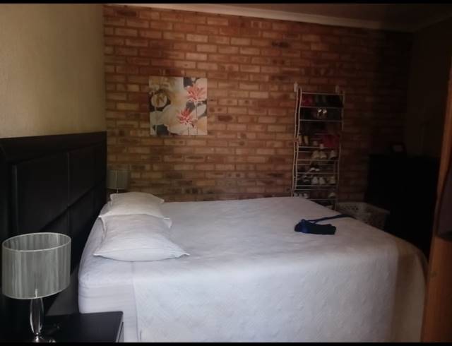 3 BEDROOM APARTMENT FOR SALE IN RUSTENBURG CENTRAL